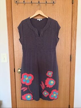 Boden jersey Dress with Red / pink and Turquoise Floral Appliqué unique and rare